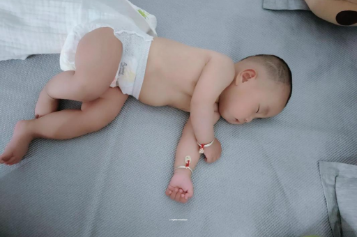 安康宝宝多久会坐